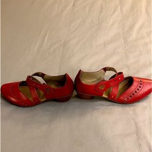 remote low heel dress shoe red size 37